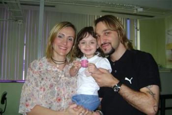 O casal com a pequena Hadassa