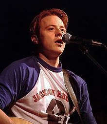 Cantando em um concerto no Canad�