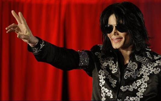 O cantor Michael Jackson durante coletiva em Londres.