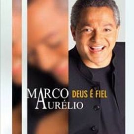 Deus É Fiel