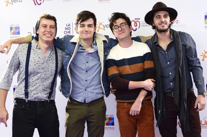 Bajo La Mesa (part. Sebastián Yatra) | Morat - LETRAS